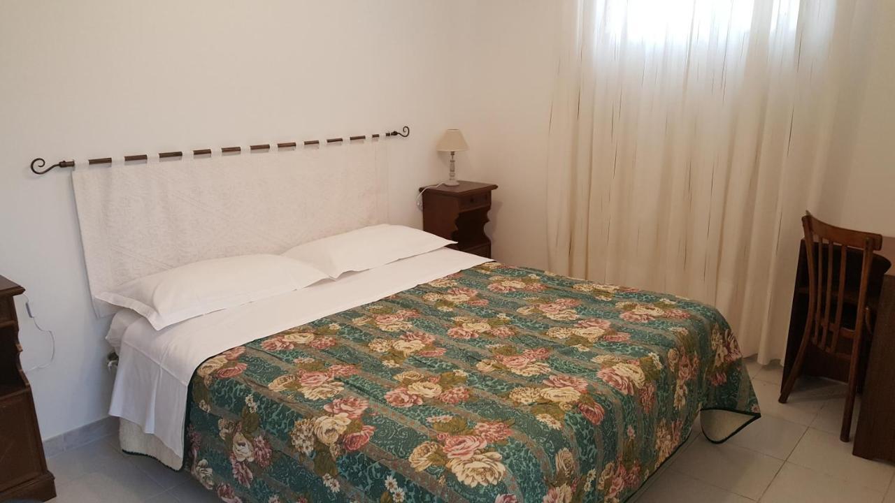 Il Giardino Del Nespolo Bed & Breakfast อาลเกโร ภายนอก รูปภาพ